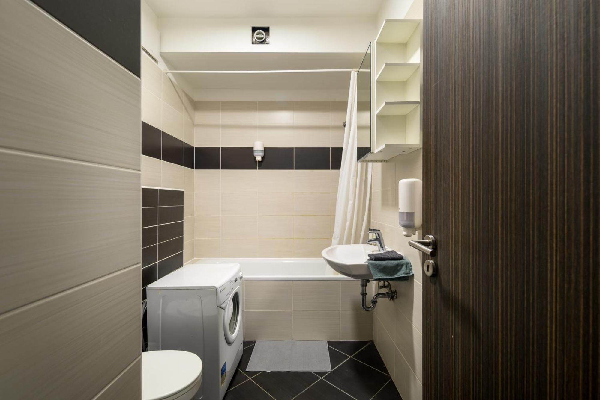 Sun Resort Residential Suite-Free Parking Garage Same Building Budapest Eksteriør billede