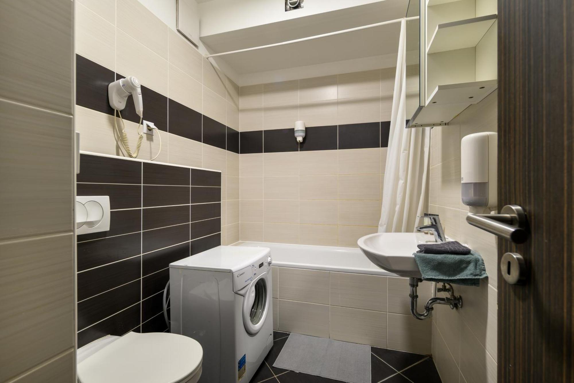 Sun Resort Residential Suite-Free Parking Garage Same Building Budapest Eksteriør billede